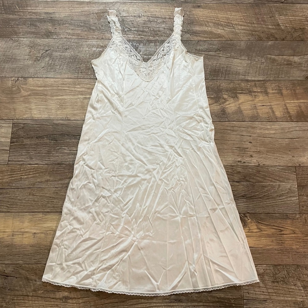 Vintage Vanity Fair White Full Slip Lace Trim Nylon Style 10-720 Size 36
